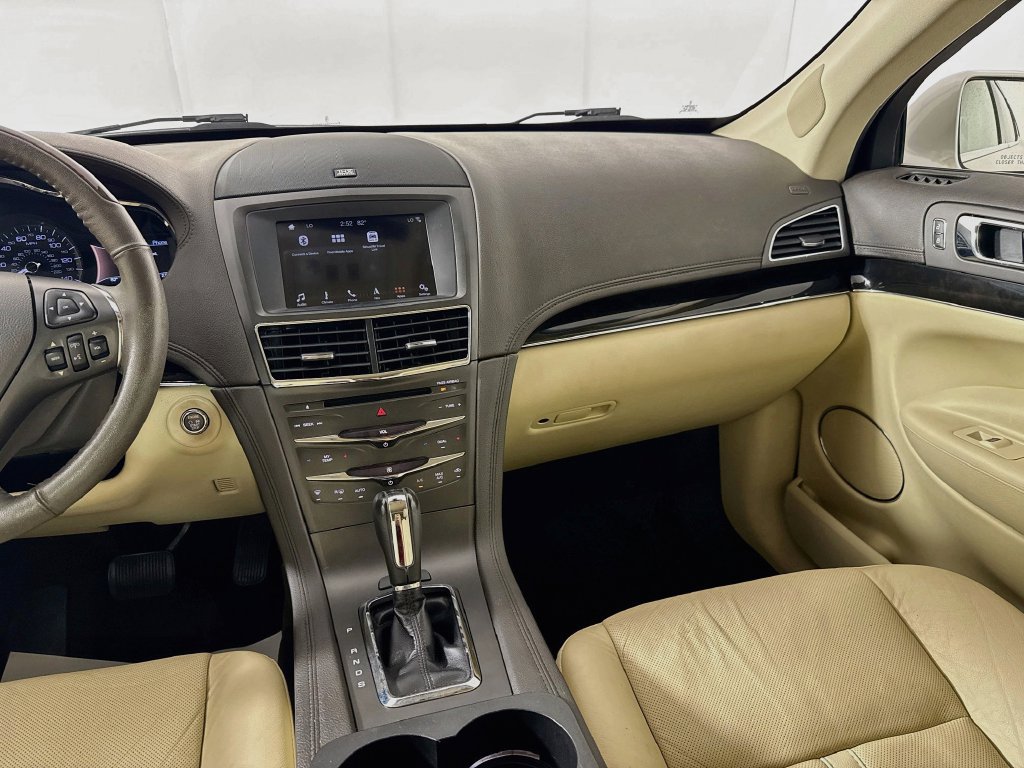 Used 2019 Lincoln MKT AWD image 28