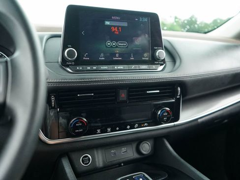 Used 2022 Nissan Rogue SV FWD image 8