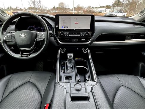 Used 2024 Toyota Grand Highlander Limited image 15