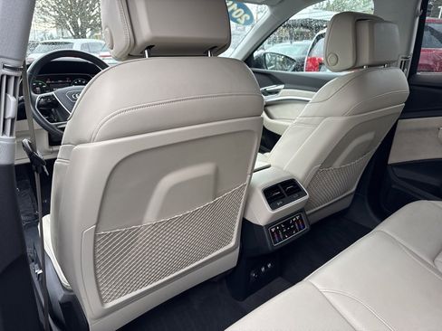 Used 2019 Audi e-tron Prestige w/ Prestige Package image 43