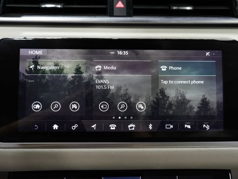 Used 2019 Land Rover Range Rover Velar R-Dynamic SE AWD/4WD image 15