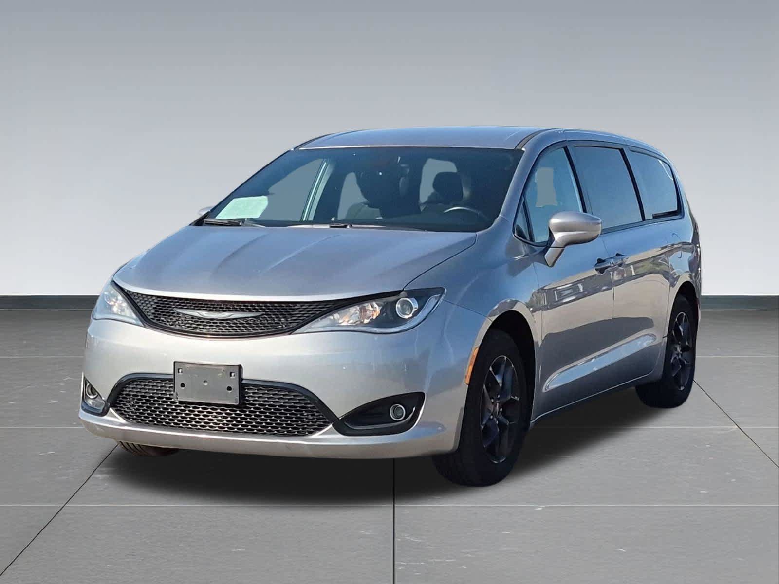 Used 2019 Chrysler Pacifica Touring Plus w/ S Appearance Package FWD image 10