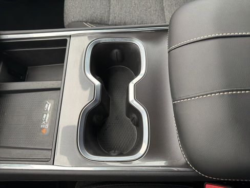 Used 2025 GMC Acadia Elevation image 23