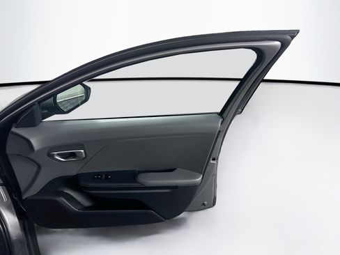 Used 2025 Kia K4 LXS image 31