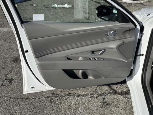 Certified 2025 Hyundai Elantra SEL image 14