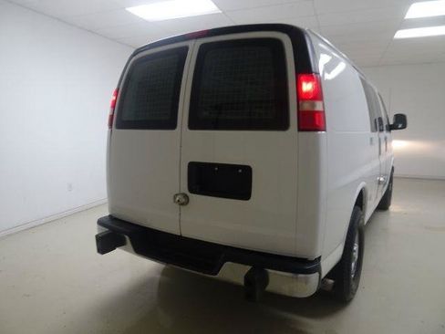 Used 2018 Chevrolet Express 2500 w/ Driver Convenience Package RWD image 10