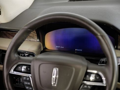 Used 2023 Lincoln Nautilus Reserve image 18