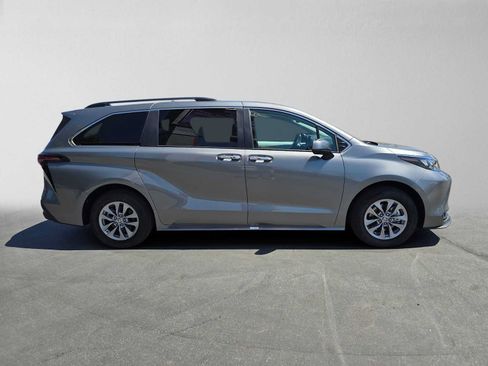 Certified 2026 Toyota Sienna XLE FWD image 2