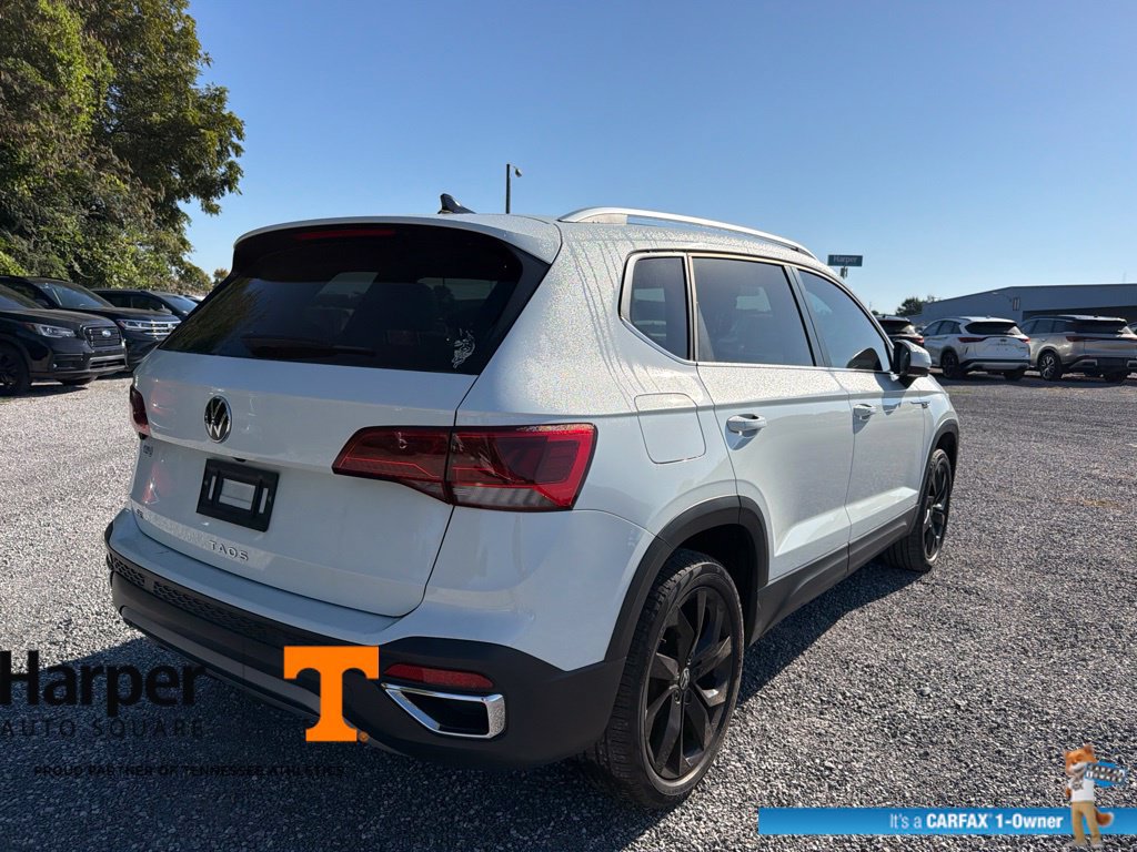 Used 2024 Volkswagen Taos SE w/ Panoramic Sunroof Package FWD image 5