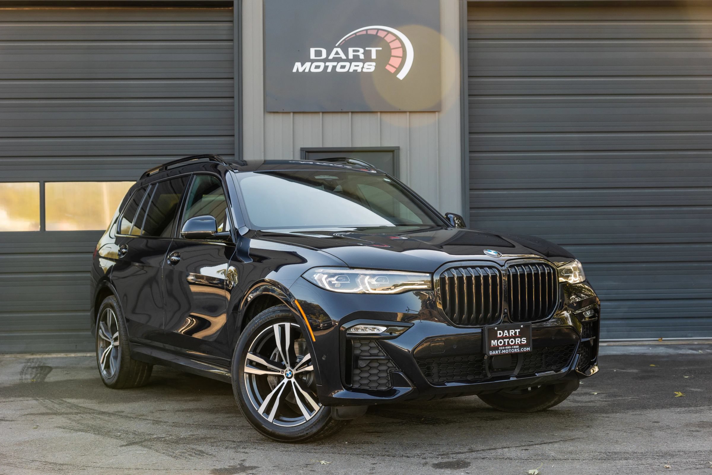 Used 2022 BMW X7 xDrive40i w/ M Sport Package AWD/4WD image 3