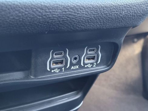 Used 2023 Chrysler Pacifica Touring-L w/ S Appearance Package FWD image 15