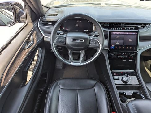 Used 2024 Jeep Grand Cherokee L Limited w/ Luxury Tech Group II AWD/4WD image 29