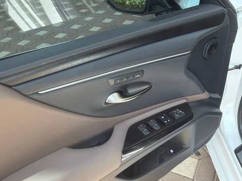 Used 2025 Lexus ES 350 w/ Premium Package FWD image 3