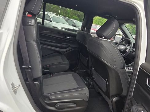 Used 2025 Jeep Grand Cherokee L Laredo RWD image 15