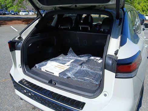 New 2026 Volkswagen Tiguan SE R-Line FWD image 22
