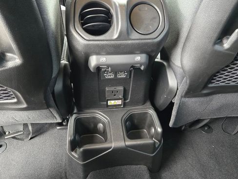 Used 2024 Jeep Wrangler Unlimited Rubicon image 15