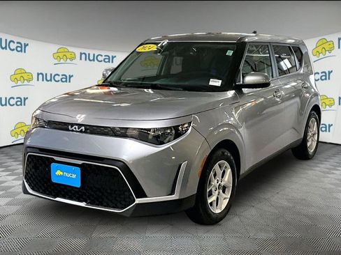 Used 2024 Kia Soul LX w/ Option Group 015 FWD image 3