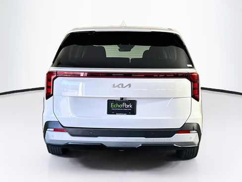 Used 2025 Kia Carnival FWD image 7
