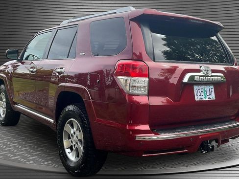 Used 2011 Toyota 4Runner SR5 w/ Convenience Pkg image 4