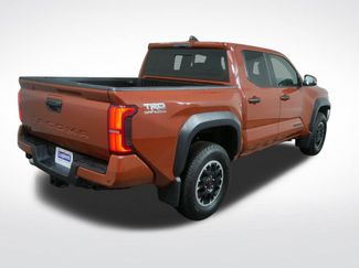 Used 2025 Toyota Tacoma TRD Off-Road w/ TRD Off Road Upgrade Package AWD/4WD video 3