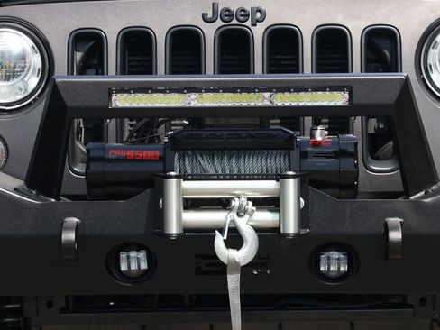 Used 2018 Jeep Wrangler Unlimited Sport image 4