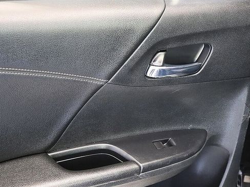 Used 2017 Honda Accord Sport image 19