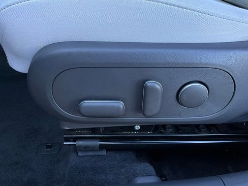 Used 2025 Hyundai Kona SEL image 11