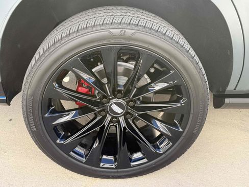 Used 2025 Cadillac Escalade V w/ LPO, ONYX Package image 21