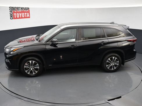 Used 2024 Toyota Highlander XLE AWD/4WD image 22