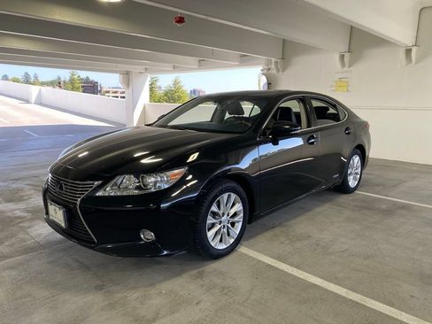 Used 2015 Lexus ES 300h w/ Navigation System Package FWD image 1