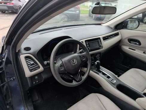 Used 2017 Honda HR-V LX image 11
