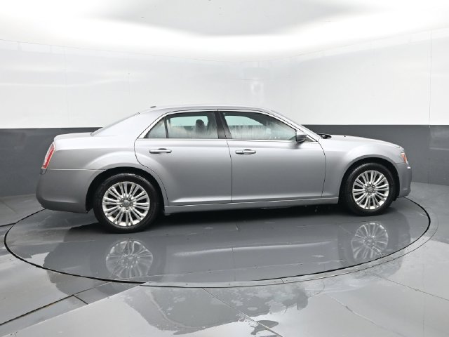 Used 2014 Chrysler 300 AWD image 4