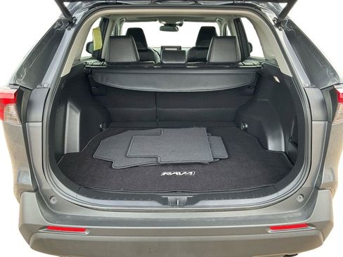 Used 2022 Toyota RAV4 XLE Premium image 21