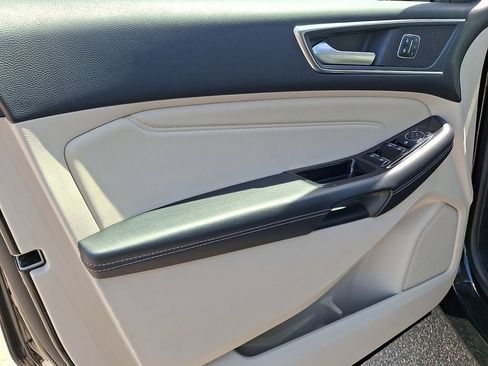 Used 2018 Ford Edge Titanium FWD image 14