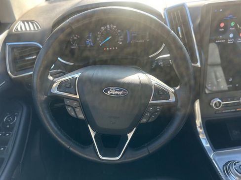 Used 2021 Ford Edge Titanium image 4