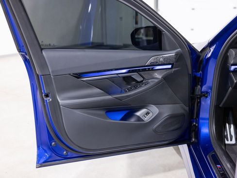 Used 2025 BMW M5 w/ Executive Package image 28