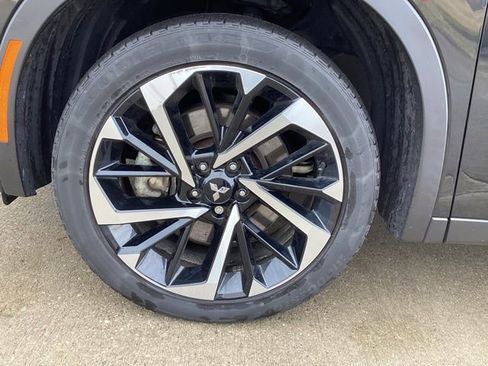 Used 2023 Mitsubishi Outlander SE image 6