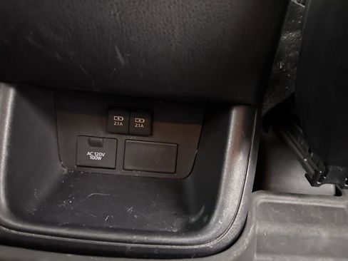 Used 2019 Toyota Highlander XLE AWD/4WD image 23