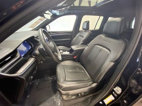 Used 2022 Jeep Grand Cherokee Overland image 14