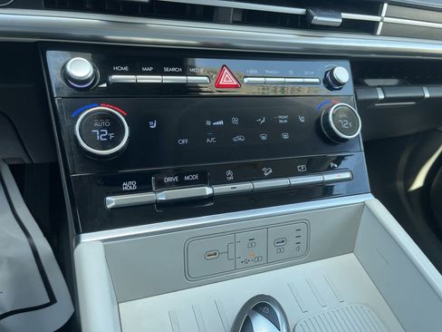 Used 2025 Hyundai Santa Fe SEL FWD image 18