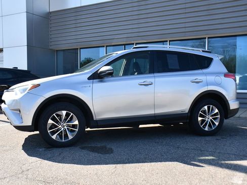 Used 2016 Toyota RAV4 XLE AWD/4WD image 2