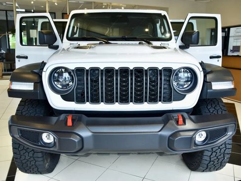 Used 2026 Jeep Gladiator Rubicon AWD/4WD image 2