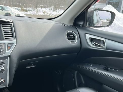 Used 2019 Nissan Pathfinder SL image 27