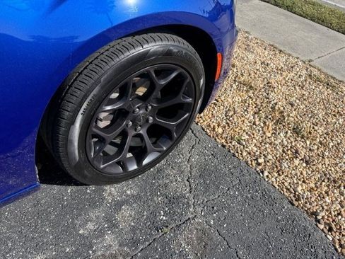 Used 2019 Chrysler 300 Touring w/ Sport Appearance Package image 7