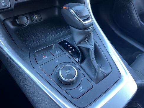 Used 2024 Toyota RAV4 SE image 29