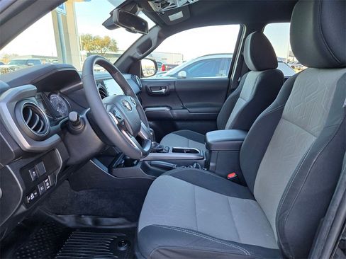 Used 2021 Toyota Tacoma TRD Off-Road image 9