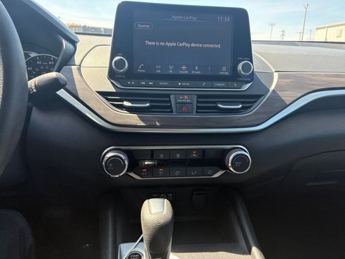 Used 2025 Nissan Altima 2.5 SV image 17