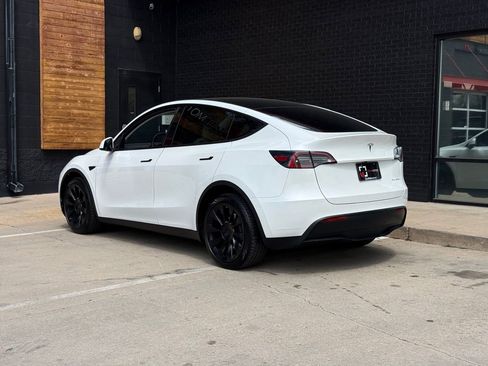 Used 2023 Tesla Model Y Long Range AWD/4WD image 3