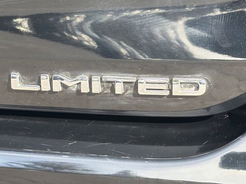 Used 2023 Toyota Highlander Limited image 12