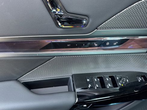 New 2025 BMW 740i image 13